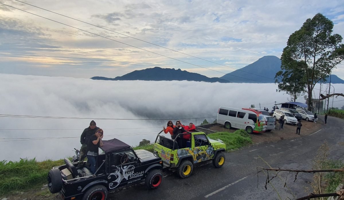 Dieng Plateau jeep