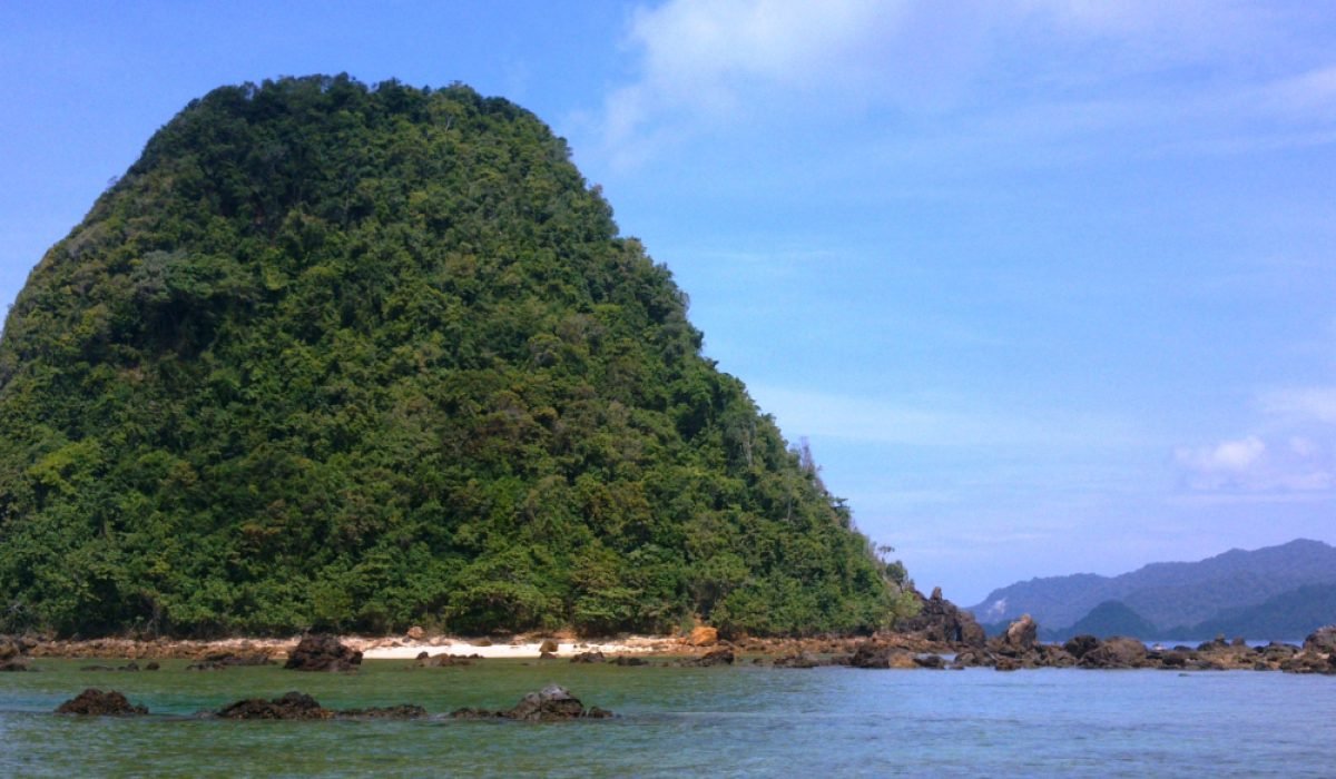 Pantai Pulau Merah Galeri lelah bahagia