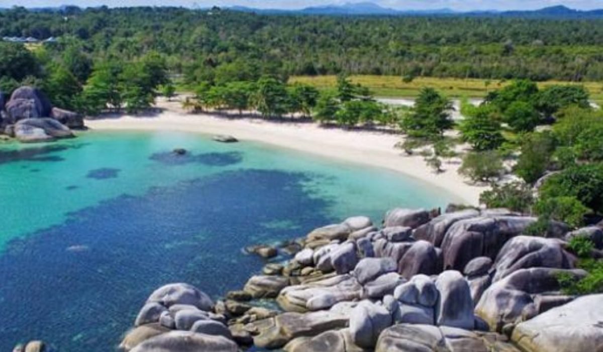 panorama wisata di pulau belitung